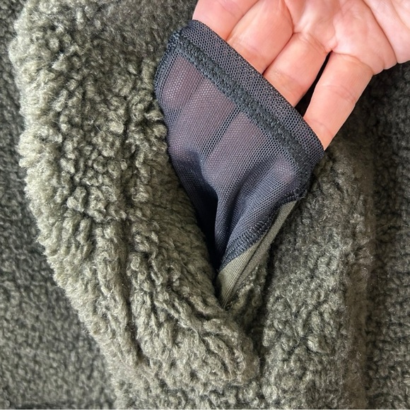 Lululemon - Women’s ‘Cinchable’ Fleece Zip-Up Jacket, Dark Olive - Green, Size 2 - Picture 15 of 16